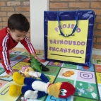 Brinquedos para aproximar família, aluno e escola