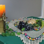 Pais se preparam para a eucaristia de suas crianças