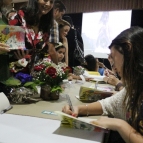 Sessão de autógrafos do livro Doce Fim