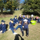 Alunos da Educação Infantil colhem alface orgânica