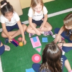 Pré II estuda figuras geométricas