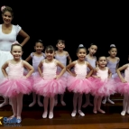 Escolinha de Ballet realiza apresentação 