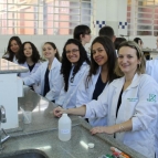 Da teoria à prática no Laboratório de Química