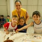 Tarde da fruta no palito na educação infantil!