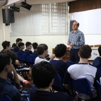 8º Ano do EF participa de palestra com Hebiatra