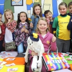 Senhor Alfabeto percorre os lares do 1º ano