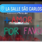 Mais amor, por favor!