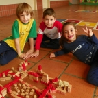 Alunos do 2º ano participam de brincandeiras antigas