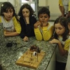 5º ano 'A' e 'B' no Laboratório de Ciências
