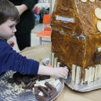Turma da Educação Infantil confecciona Casa de Doces