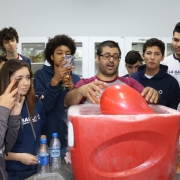 2ª Série do EM estuda física com nitrogênio líquido