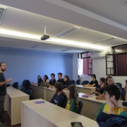 Clube de Ciências inicia oficinas com aula de Física