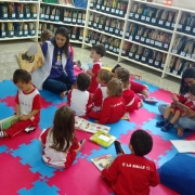 Maternal na biblioteca