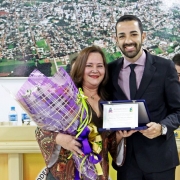 Professora recebe o título de Educador Emérito
