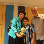 Aluno Antoniano recebe medalha de Atleta Nota 10 