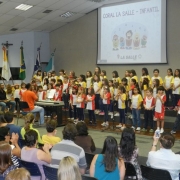 Cantando e encantando