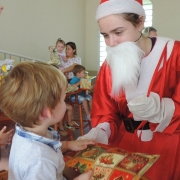 Alunos alegram o Natal na Creche Ir. Ambrósio