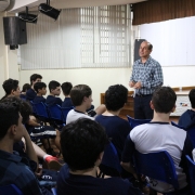 8º Ano do EF participa de palestra com Hebiatra