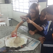 6ºs anos constroem vulcões na aula de Ciências