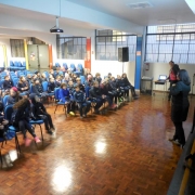 Nutricionista Carolina Ugarte palestra aos alunos