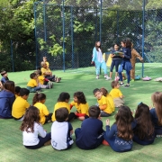 Crianças do Lar de São José visitam o colégio 