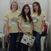 Alunas participam de feira de tecnologia no Recife