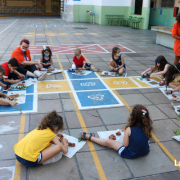 Oficina artística na Colônia de Férias.
