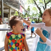 Alunos curtem Bailinho de Carnaval