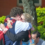 Abraço especial nas mães!