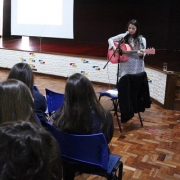 Alunos do 9º do EF têm encontro com Gisella Cassol