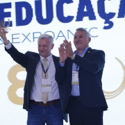 Ir. Fossatti recebe Mérito Educacional Católico