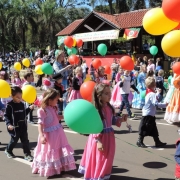 Desfile lassalista lembra tradições e gentileza