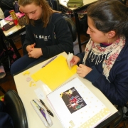 Alunos do 7º ano criam álbum com scrapbook