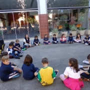 Alunos do 2º ano brincam de Escravos de Jó