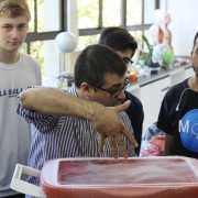 2ª série do EM realiza aula prática de física