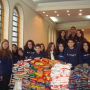 Corrida dos Alimentos arrecada 827kg de alimentos