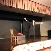 Peça teatral aborda heterônimos de Fernando Pessoa