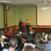 Famílias participam de palestra da Escola de Pais