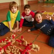 Alunos do 2º ano participam de brincandeiras antigas