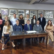 Firmado acordo que promove curso a jovens da FASE/RS
