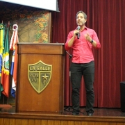 Palestra com Leo Fraiman reúne educadores 