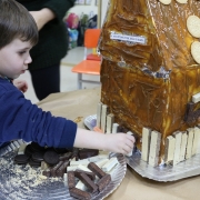 Turma da Educação Infantil confecciona Casa de Doces