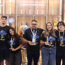 Estudantes brilham na Jornada de Foguetes 2025