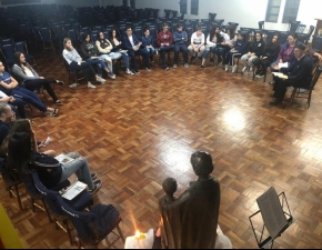 GRUPO DE JOVENS REALIZA A 1° NOITE DE ORAÇÃO 