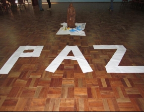 “Bem-aventurados os que constroem a paz; eles serão chamados de filhos de Deus”. (MT 5:9)