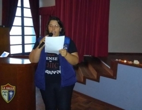 Hora Cívica realizada na última quinta-feira, dia 28/09, tratou sobre o preconceito e o combate ao suicídio, através de uma apresentação surperendente da Turma 182 e do grupo de jovens.