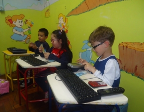 Alunos do Pré 2 aprendem brincando de Mercadinho