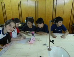 Descobertas da Turma 131 no Laboratório de Química