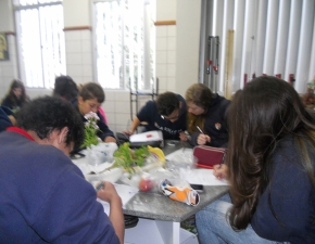 Turma 171 realiza prática de botânica 