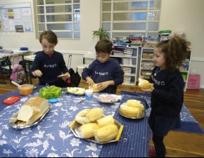 Turma 125 prepara sanduíche colaborativo